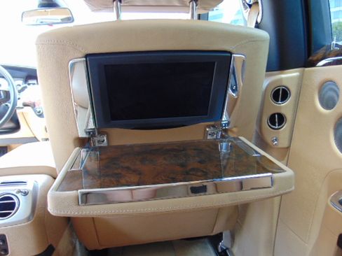 Used 2011 Rolls-Royce Ghost image 29