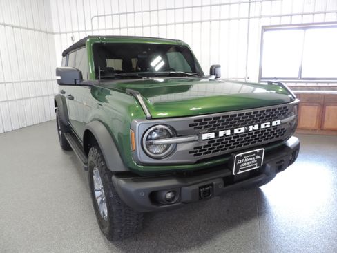 Used 2023 Ford Bronco 4-Door Badlands AWD/4WD image 6
