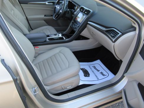 Used 2017 Ford Fusion SE image 14