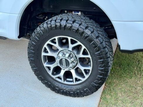 Used 2022 Ford F350 4X4 Crew Cab Lariat image 5