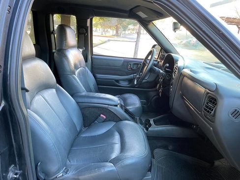 Used 2003 Chevrolet S10 Pickup LS image 11