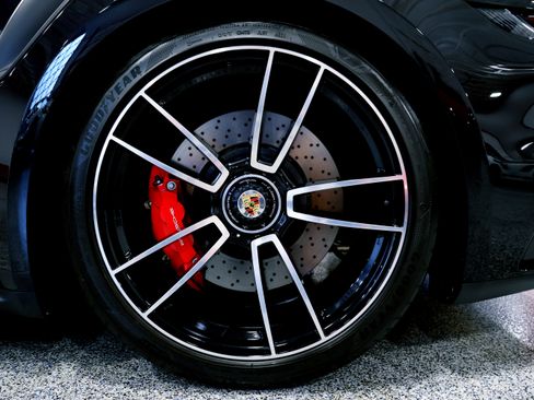 Used 2022 Porsche 911 Turbo image 33
