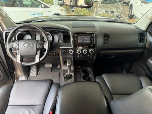 Used 2018 Toyota Sequoia SR5 image 31