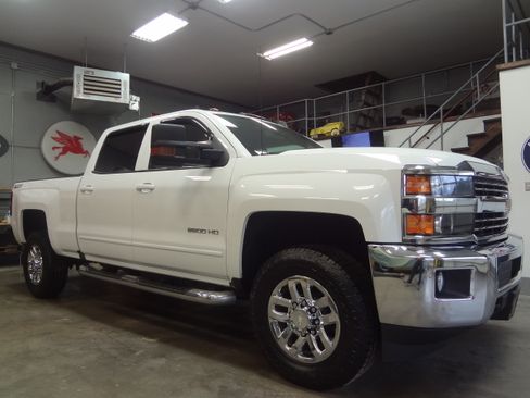 Used 2018 Chevrolet Silverado 2500 LT image 1