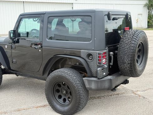 Used 2017 Jeep Wrangler Sport AWD/4WD image 32