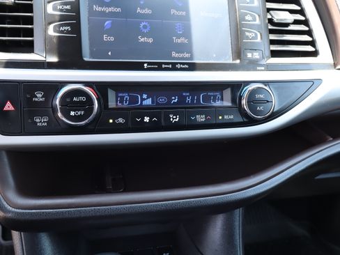 Used 2019 Toyota Highlander AWD XLE V6 image 28