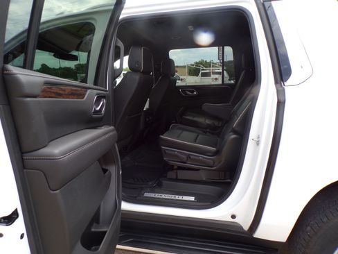 Used 2022 Chevrolet Suburban Premier image 7