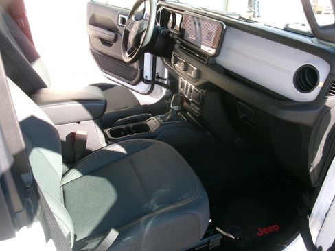 Used 2024 Jeep Wrangler Sport S image 19