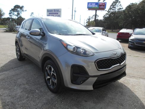Used 2020 Kia Sportage LX image 2