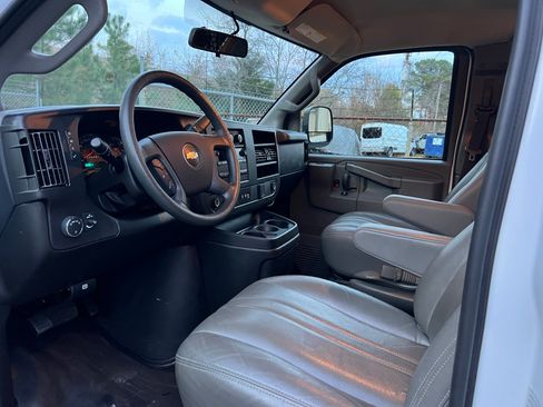 Used 2023 Chevrolet Express 2500 image 13