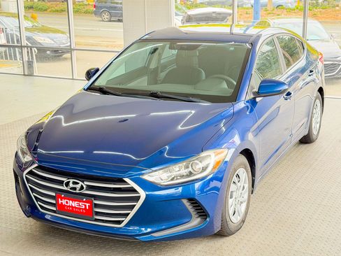Used 2017 Hyundai Elantra SE image 3