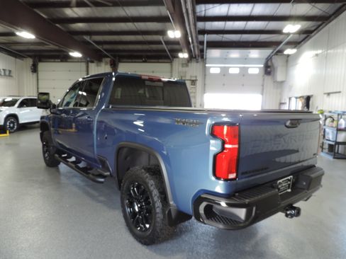 Used 2025 Chevrolet Silverado 3500 4x4 Crew Cab LTZ image 25