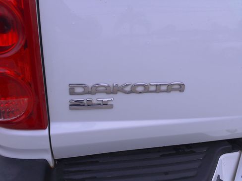 Used 2006 Dodge Dakota SLT image 30