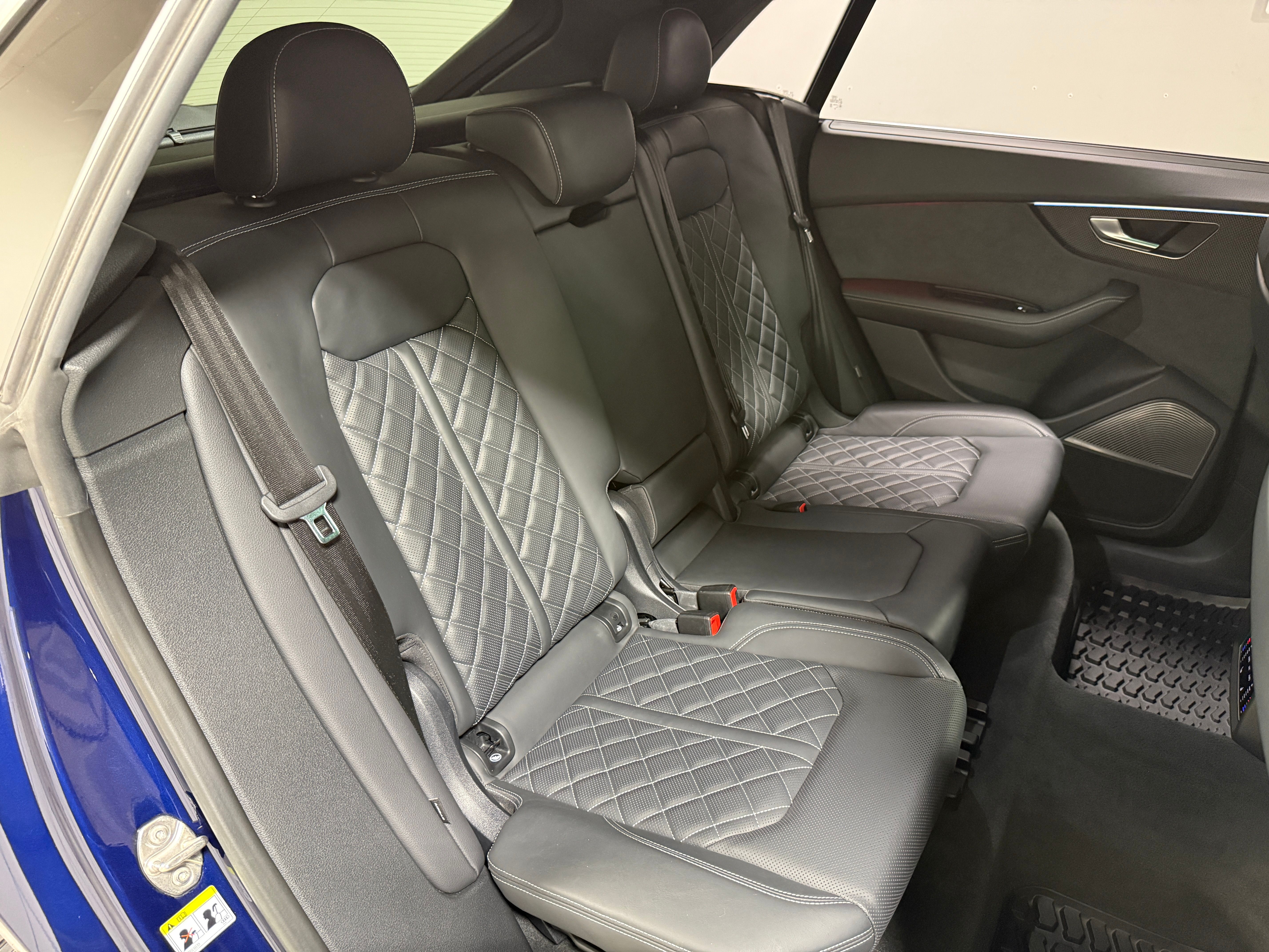 Used 2023 Audi SQ8 Prestige AWD/4WD image 33