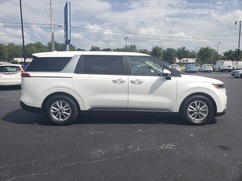 Used 2023 Kia Carnival LX image 9