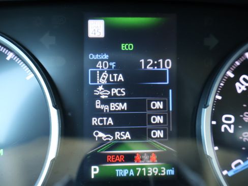 Used 2022 Toyota RAV4 XLE image 23