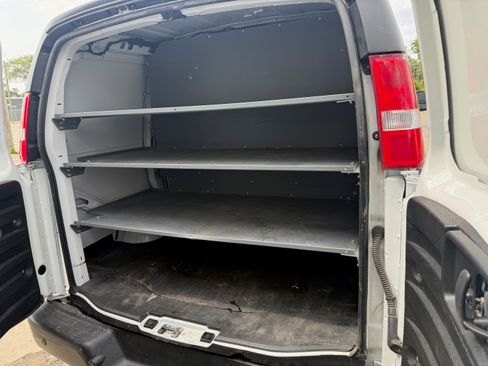Used 2022 GMC Savana 2500 LT image 13