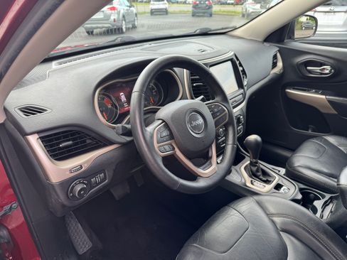 Used 2017 Jeep Cherokee 4WD Limited image 8