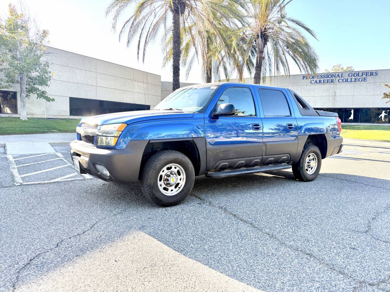 Used 2003 Chevrolet Avalanche 4x4 2500 LS image 1
