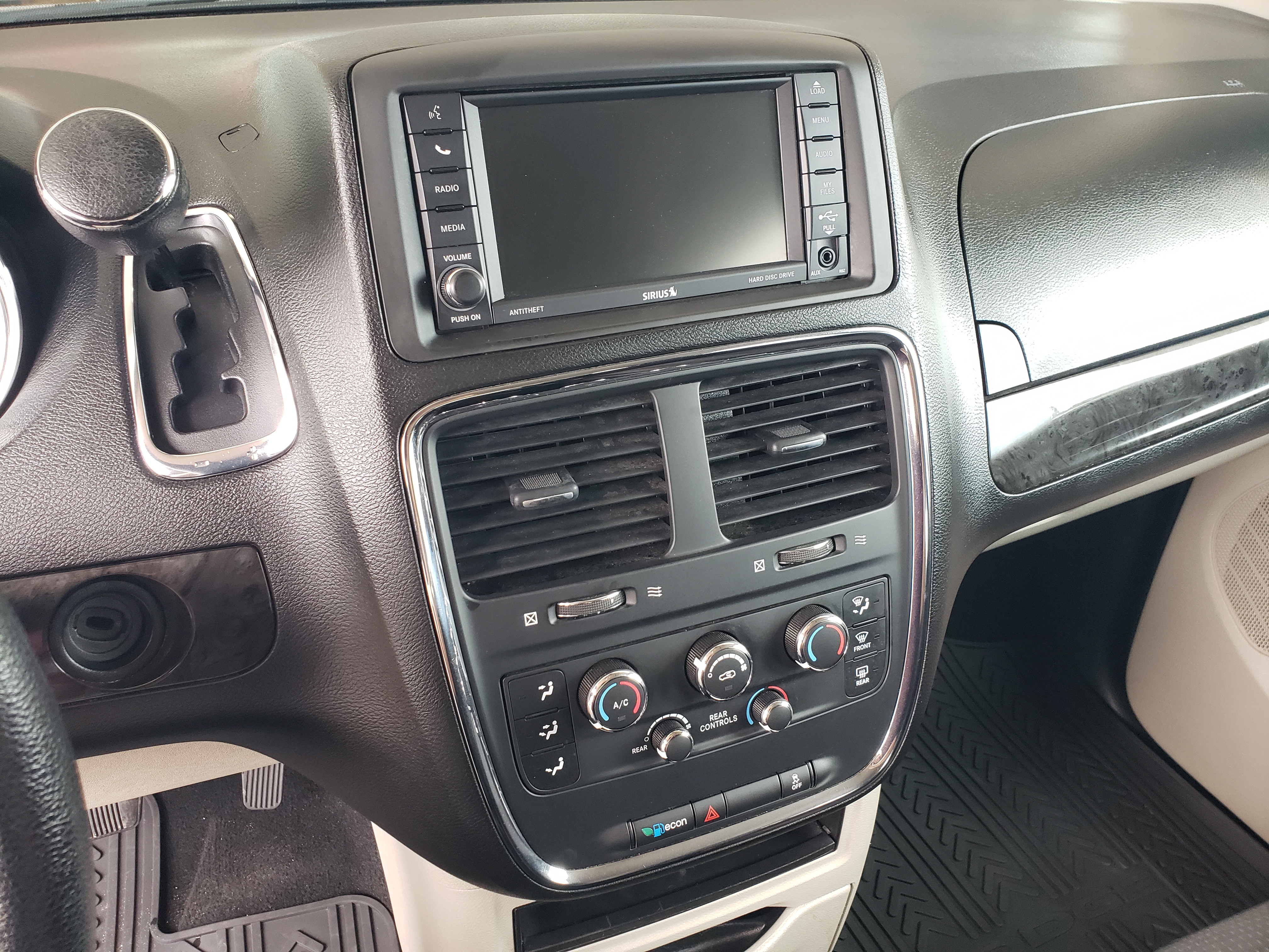 Used 2019 Dodge Grand Caravan SE FWD image 12