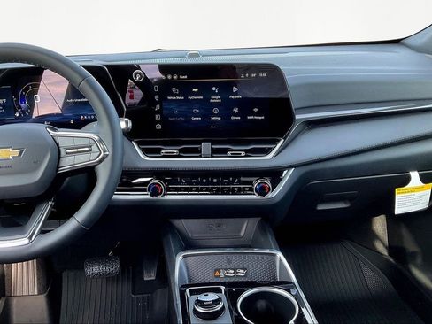 Used 2026 Chevrolet Equinox LT image 7