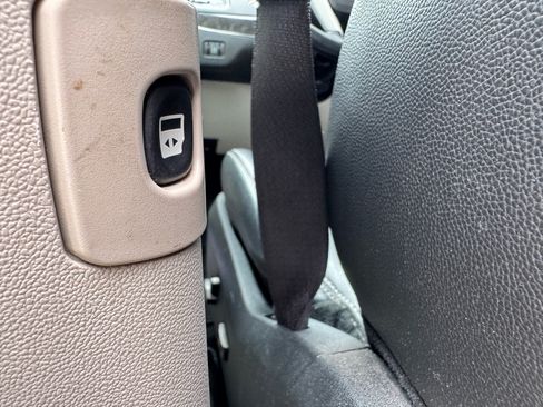 Used 2014 Chrysler Town & Country Touring FWD image 13