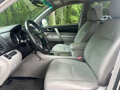 Used 2011 Toyota Highlander 4WD image 22