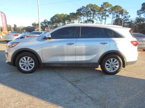 Used 2019 Kia Sorento LX image 4