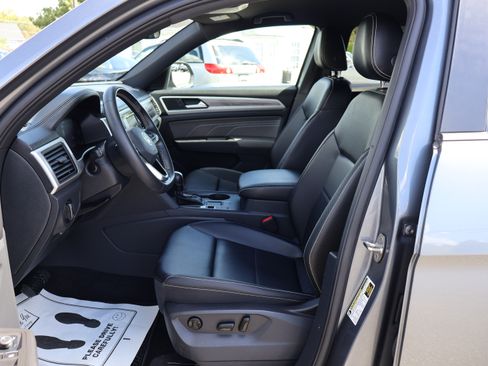 Used 2022 Volkswagen Atlas Cross Sport SE image 12