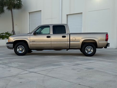 Used 2004 Chevrolet Silverado 2500 LS RWD image 2