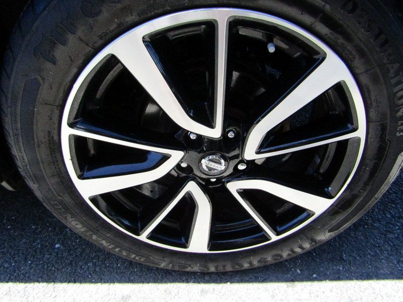 Used 2017 Nissan Rogue AWD image 13