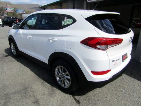 Used 2018 Hyundai Tucson SE image 2