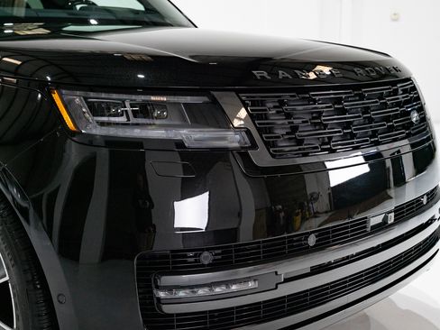 Used 2025 Land Rover Range Rover SE image 33