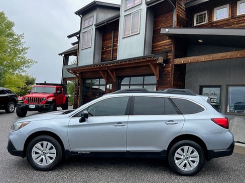 Used 2018 Subaru Outback 2.5i AWD/4WD image 3