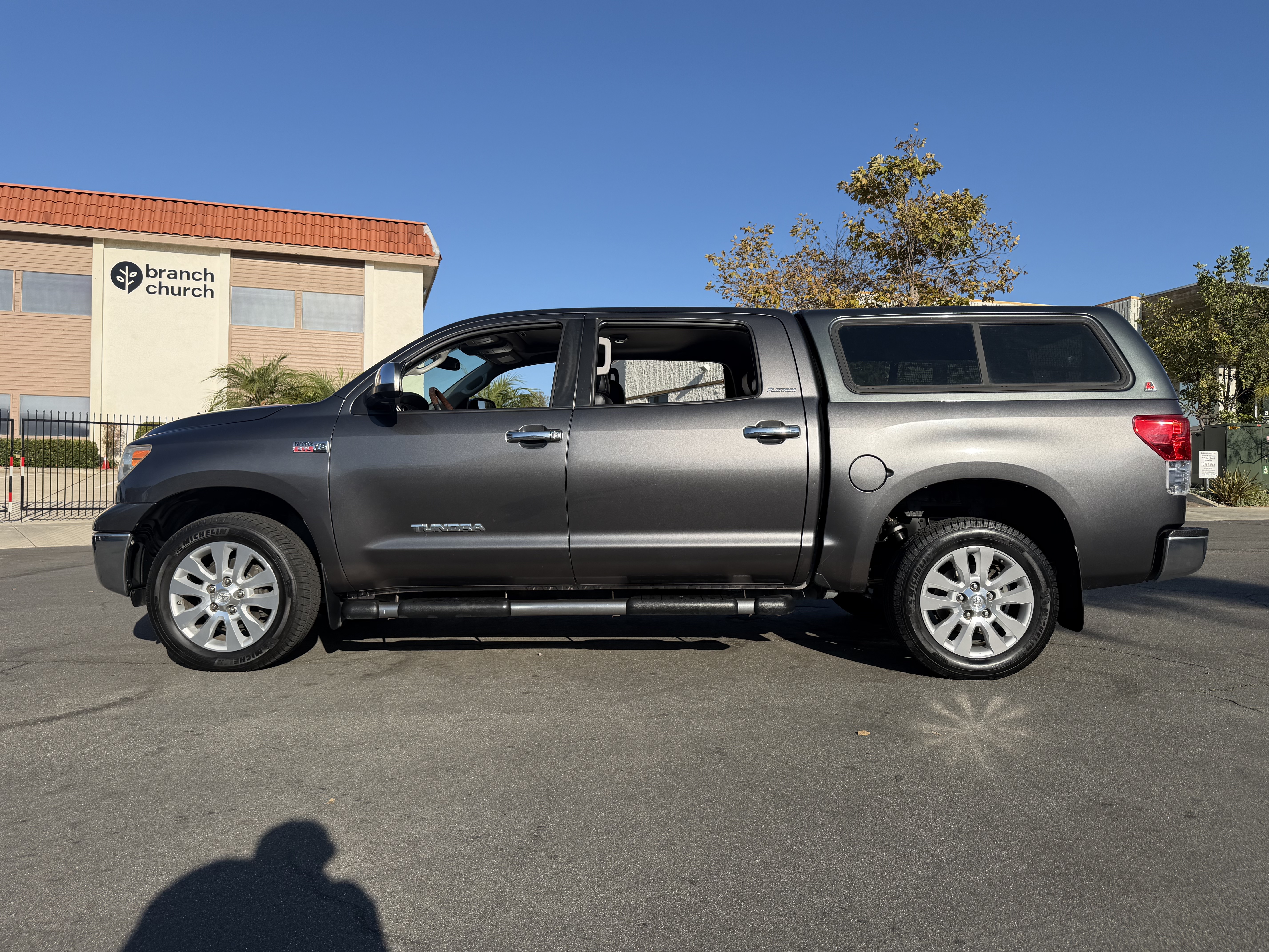 Used 2013 Toyota Tundra 4x4 CrewMax Platinum image 3