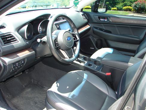 Used 2019 Subaru Outback 3.6R Limited AWD/4WD image 5