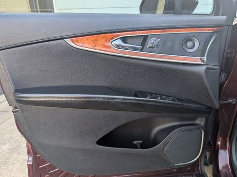 Used 2019 Lincoln Nautilus Reserve image 18