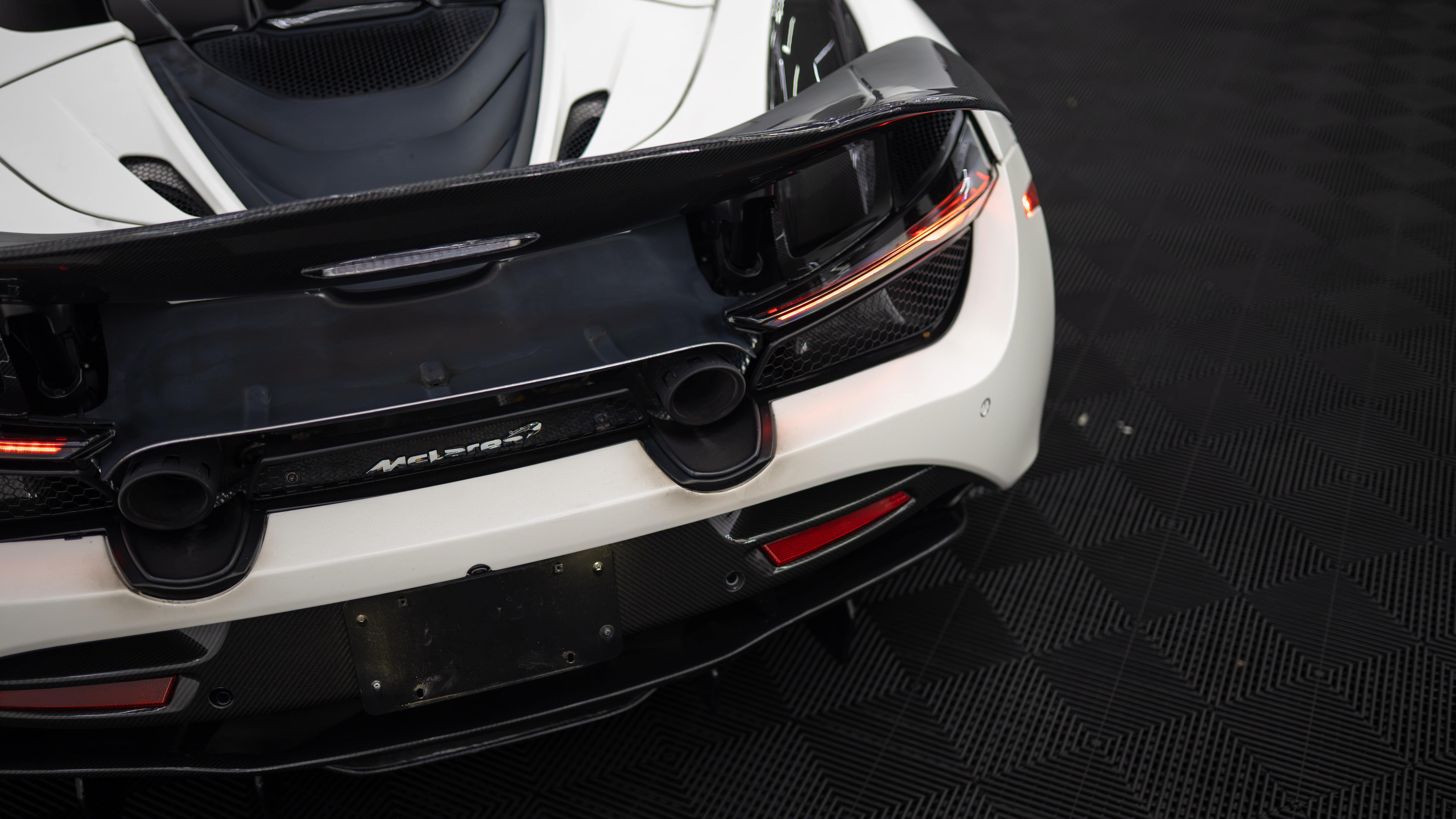 Used 2020 McLaren 720S Spider RWD image 39