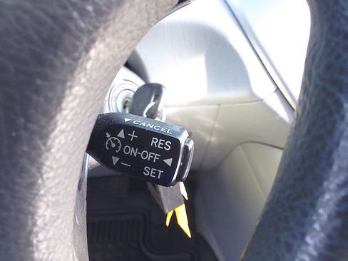 Used 2004 Toyota Highlander image 23