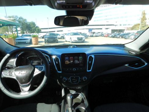 Used 2018 Chevrolet Malibu LT image 14