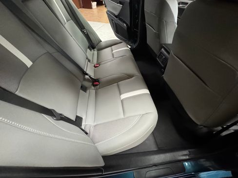 Used 2025 Toyota Camry Hybrid AWD/4WD image 6