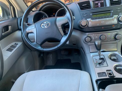 Used 2010 Toyota Highlander Sport image 9