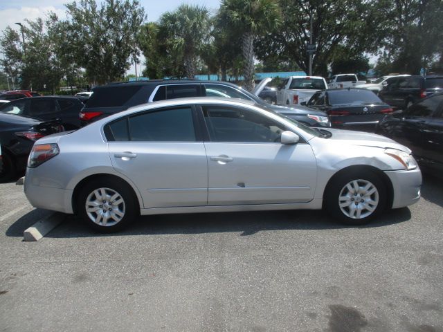 Used 2012 Nissan Altima Sedan FWD image 1
