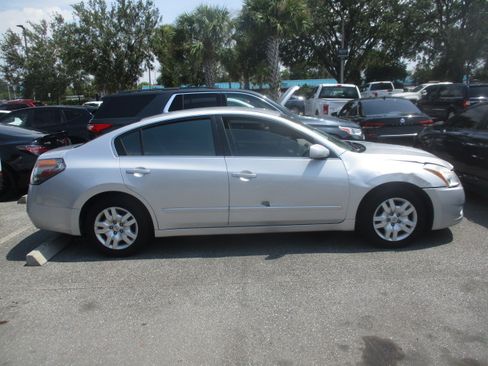 Used 2012 Nissan Altima Sedan FWD image 1