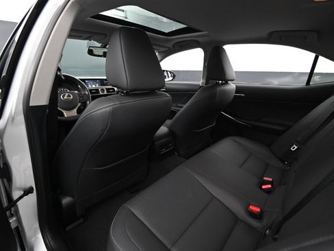 Used 2016 Lexus IS 300 image 38