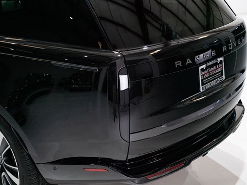 Used 2025 Land Rover Range Rover SE image 42