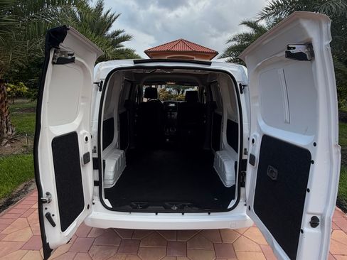 Used 2019 Nissan NV200 SV Van 4D FWD image 5
