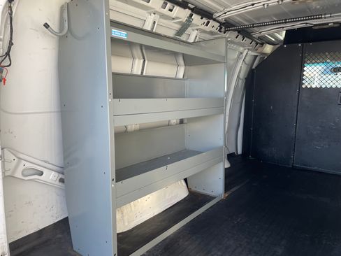 Used 2017 GMC Savana 3500 image 8