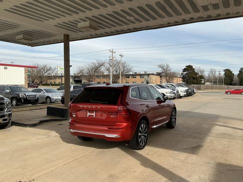 Used 2023 Volvo XC60 B5 Plus image 5