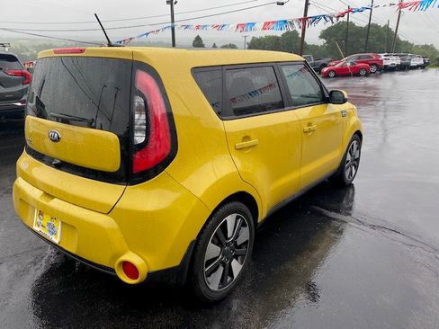 Used 2015 Kia Soul ! FWD image 6